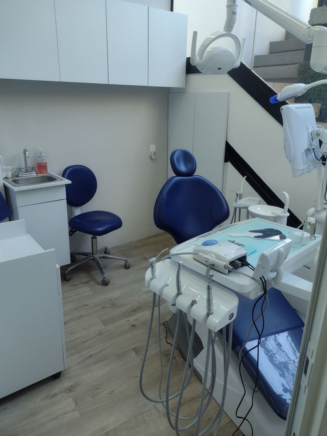 Área de esterilización y equipamiento DentaLoth